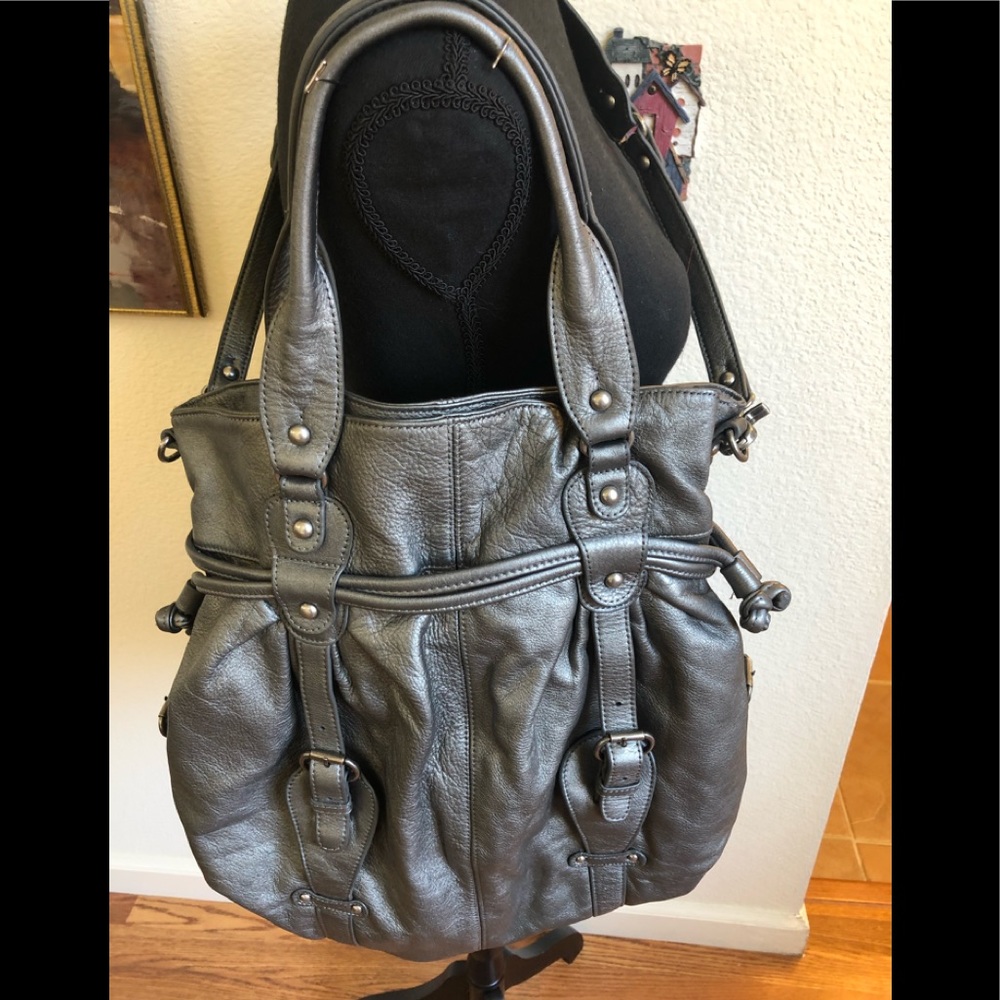 PRE-LOVED. Sabina Genuine leather magnetic closure